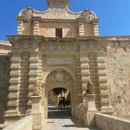 Sunset View - Cosy 2 Bed No 1 *