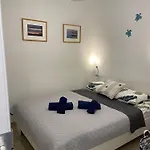Sunset View - Cosy 2 Bed No 1 Apartment