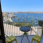 Sunset View - Cosy 2 Bed No 1 Apartment *