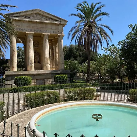 Sunset View - Cosy 2 Bed No 1 *