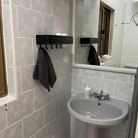 Sunset View - Cosy 2 Bed No 1 Apartment